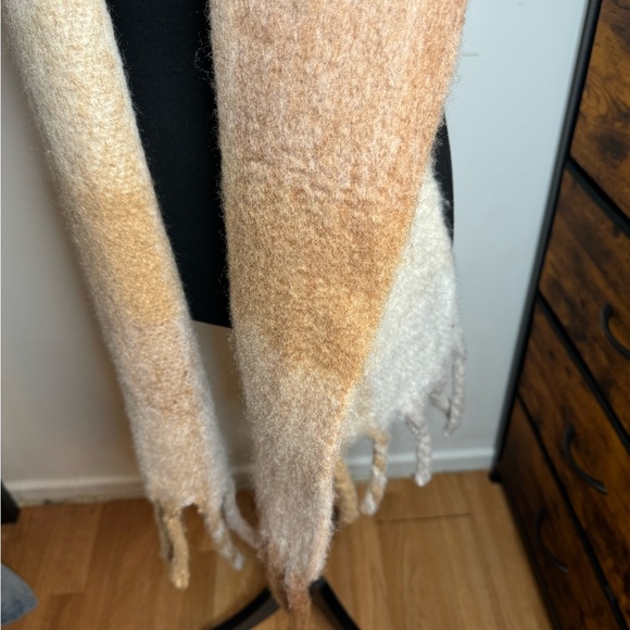 Steve Madden Cozy Plaid Scarf and Knit Beanie Set - Picture 4 of 5